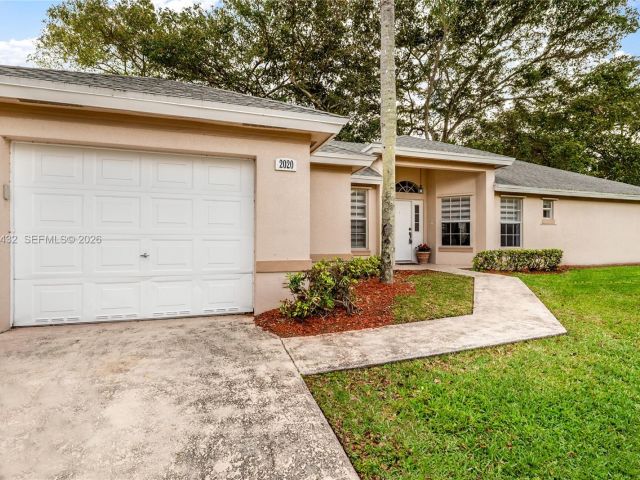 3-bedroom home for rent in Homestead - 2020 SE 5th Pl 2020 - MondialRealty