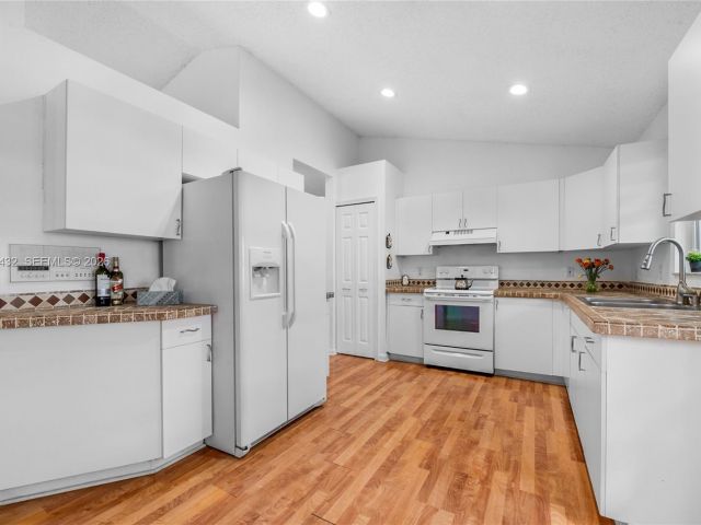 3-bedroom home for rent in Homestead - 2020 SE 5th Pl 2020 - MondialRealty