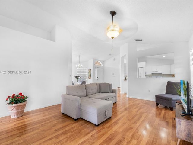3-bedroom home for rent in Homestead - 2020 SE 5th Pl 2020 - MondialRealty