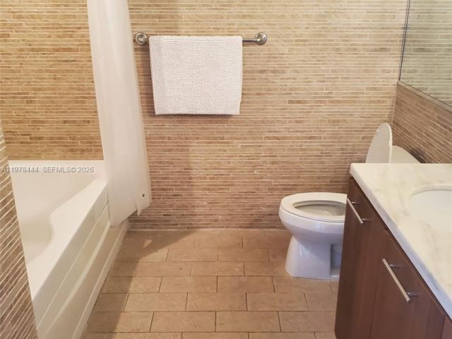 condo for rent in Miami - 50 Biscayne Blvd 703 - MondialRealty