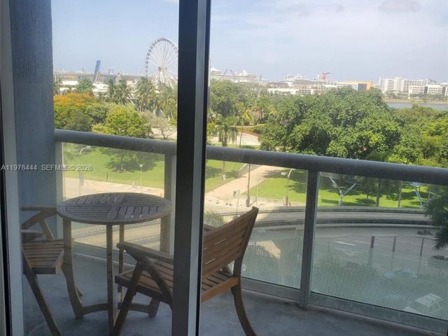 condo for rent in Miami - 50 Biscayne Blvd 703 - MondialRealty