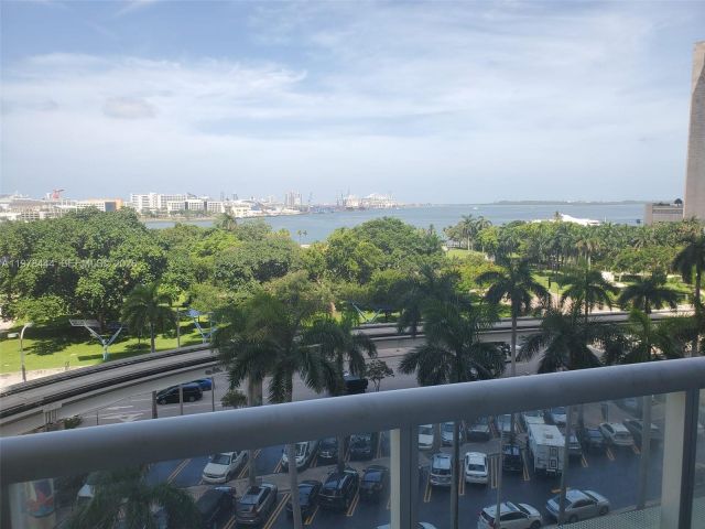 condo for rent in Miami - 50 Biscayne Blvd 703 - MondialRealty