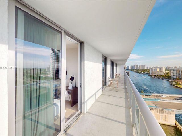 Apartment for sale  Unit #R1004 - photo 7535697