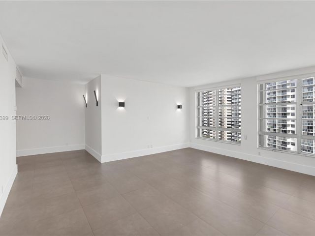 3-bedroom condo for sale in Miami Beach - 5660 Collins Ave 11B - MondialRealty