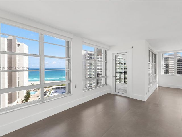 3-bedroom condo for sale in Miami Beach - 5660 Collins Ave 11B - MondialRealty