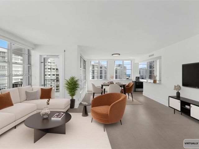 3-bedroom condo for sale in Miami Beach - 5660 Collins Ave 11B - MondialRealty