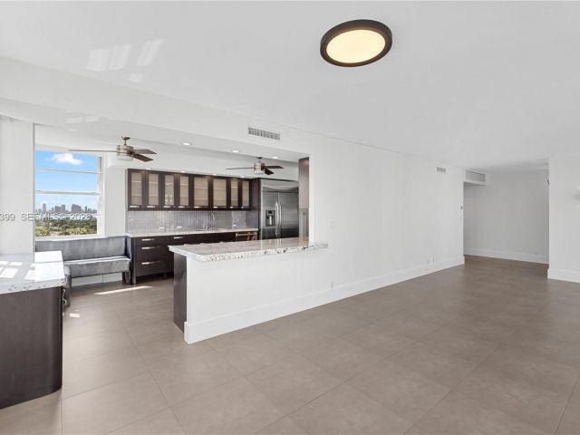 3-bedroom condo for sale in Miami Beach - 5660 Collins Ave 11B - MondialRealty