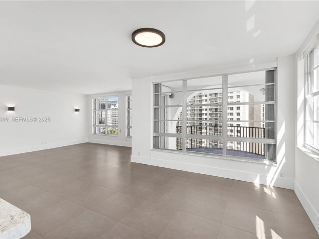 3-bedroom condo for sale in Miami Beach - 5660 Collins Ave 11B - MondialRealty