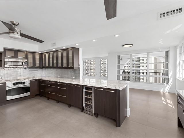 3-bedroom condo for sale in Miami Beach - 5660 Collins Ave 11B - MondialRealty