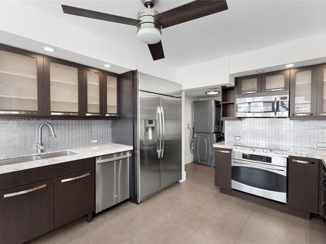 3-bedroom condo for sale in Miami Beach - 5660 Collins Ave 11B - MondialRealty