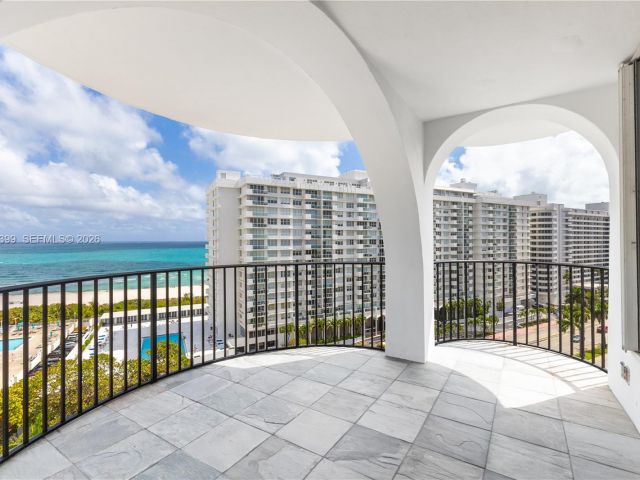 3-bedroom condo for sale in Miami Beach - 5660 Collins Ave 11B - MondialRealty