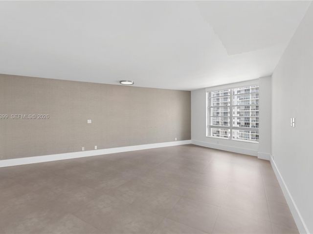 3-bedroom condo for sale in Miami Beach - 5660 Collins Ave 11B - MondialRealty