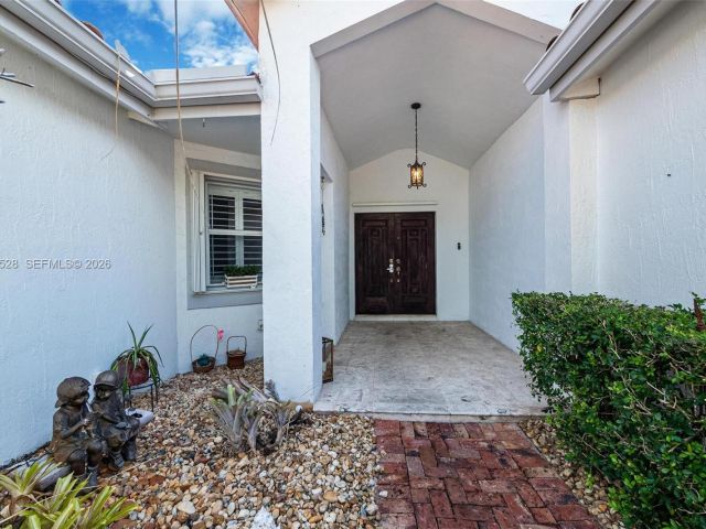 4-bedroom home for sale in Miami - 15327 SW 55th Ter - MondialRealty