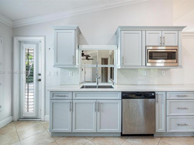 4-bedroom home for sale in Miami - 15327 SW 55th Ter - MondialRealty