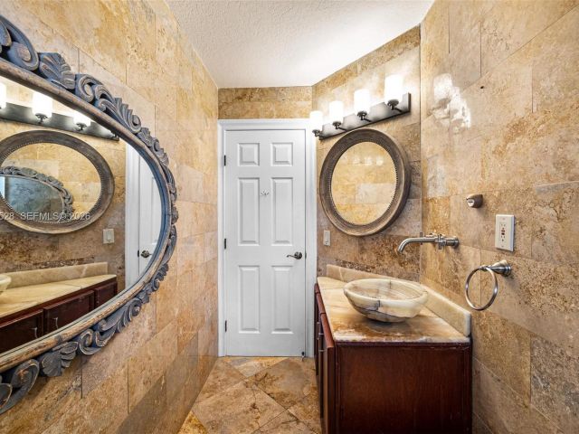 4-bedroom home for sale in Miami - 15327 SW 55th Ter - MondialRealty