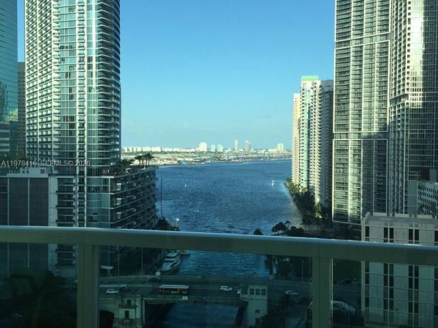 1-bedroom condo for rent in Miami - 31 SE 5th St 2206 - MondialRealty