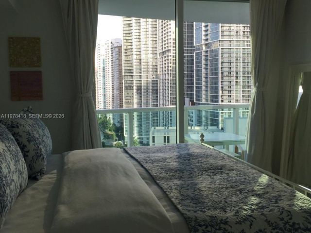 1-bedroom condo for rent in Miami - 31 SE 5th St 2206 - MondialRealty