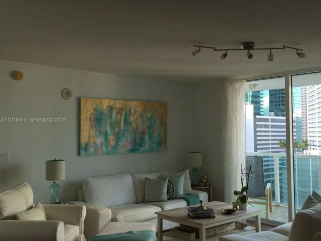1-bedroom condo for rent in Miami - 31 SE 5th St 2206 - MondialRealty