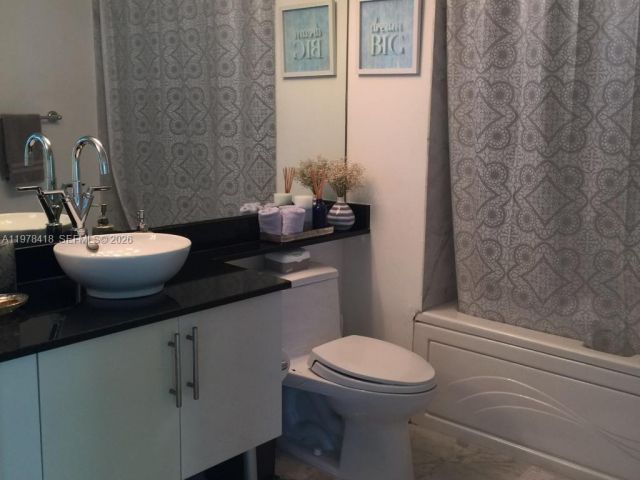 1-bedroom condo for rent in Miami - 31 SE 5th St 2206 - MondialRealty