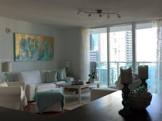 1-bedroom condo for rent in Miami - 31 SE 5th St 2206 - MondialRealty