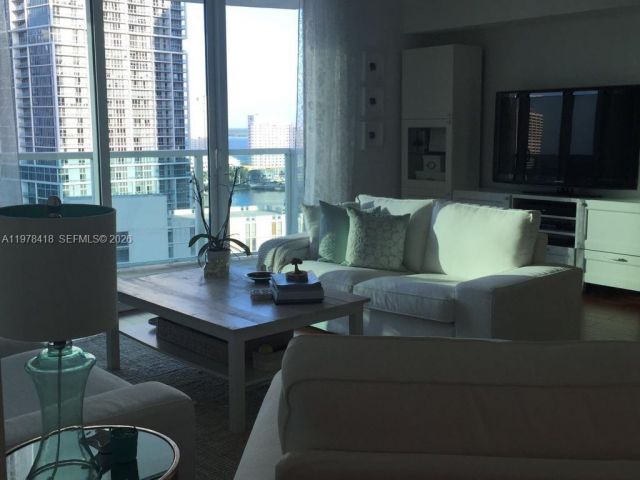 1-bedroom condo for rent in Miami - 31 SE 5th St 2206 - MondialRealty