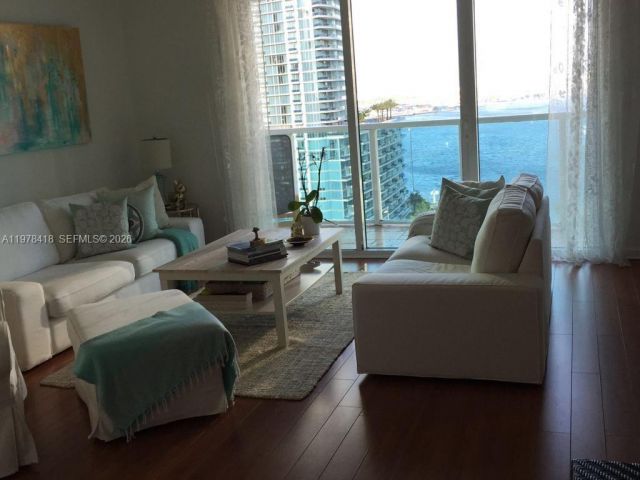 1-bedroom condo for rent in Miami - 31 SE 5th St 2206 - MondialRealty