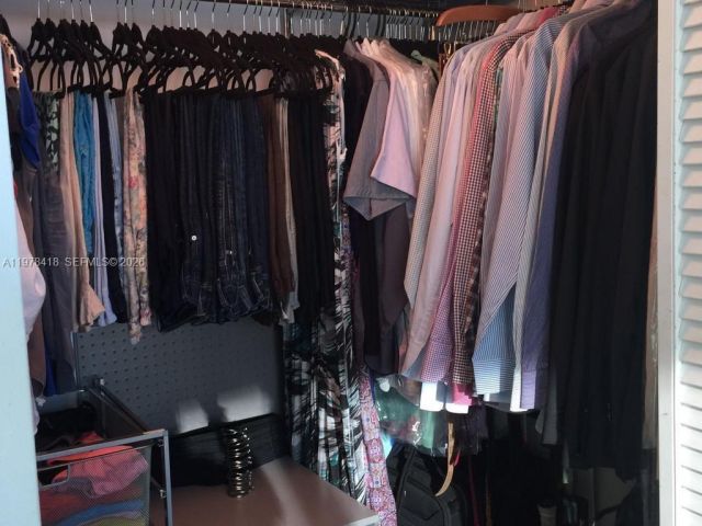 1-bedroom condo for rent in Miami - 31 SE 5th St 2206 - MondialRealty