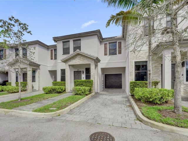 Home for sale at 1609 SW 28th St - photo 7534850