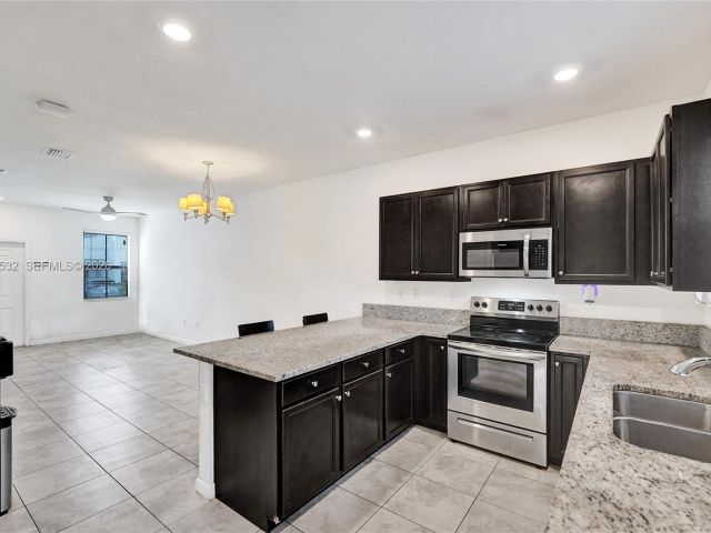 Home for sale at 1609 SW 28th St - photo 7534852