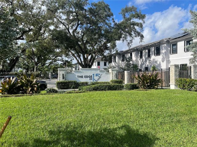 Home for sale at 1609 SW 28th St - photo 7534869