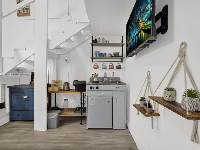 Home for rent at 274 NW 43rd St n/a - photo 7516755