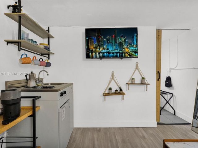 Home for rent at 274 NW 43rd St n/a - photo 7516765