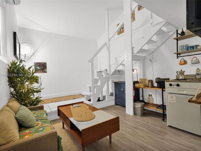 Home for rent at 274 NW 43rd St n/a - photo 7516767