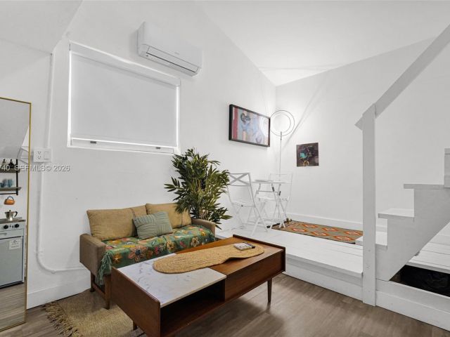 Home for rent at 274 NW 43rd St n/a - photo 7516768