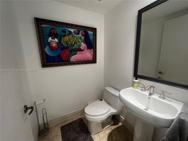 Apartment for rent  Unit #1001 - photo 7471750