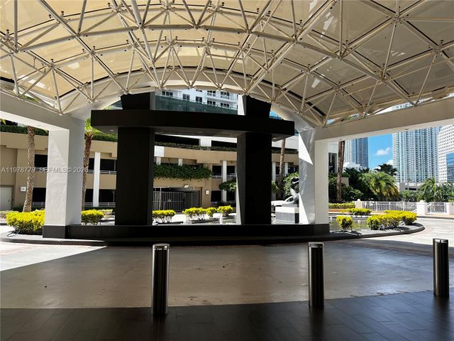 Apartment for rent  Unit #1001 - photo 7471760