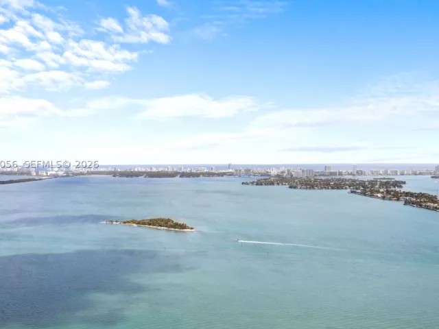 4-bedroom condo for sale in Miami - 2020 N Bayshore Dr PH 4702 - MondialRealty