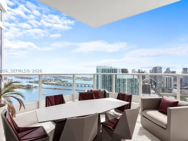 4-bedroom condo for sale in Miami - 2020 N Bayshore Dr PH 4702 - MondialRealty