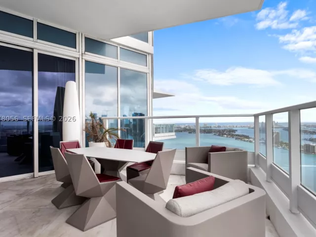 4-bedroom condo for sale in Miami - 2020 N Bayshore Dr PH 4702 - MondialRealty