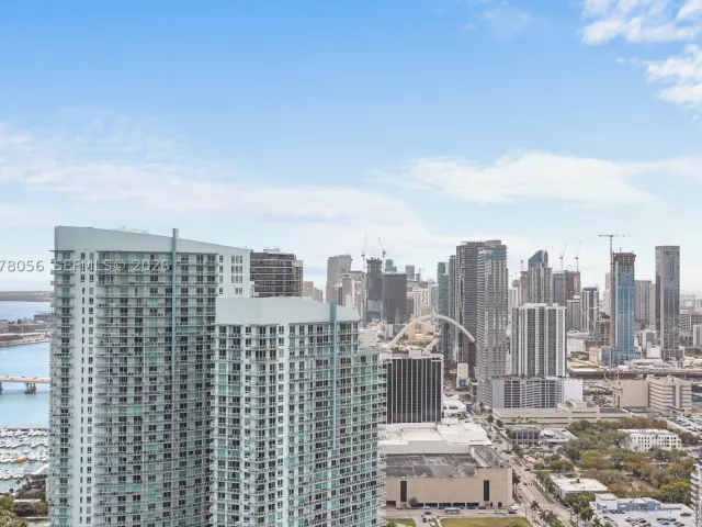 4-bedroom condo for sale in Miami - 2020 N Bayshore Dr PH 4702 - MondialRealty