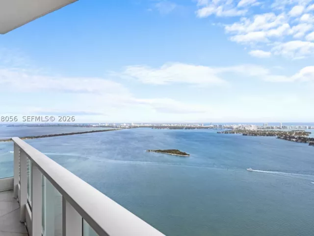 4-bedroom condo for sale in Miami - 2020 N Bayshore Dr PH 4702 - MondialRealty