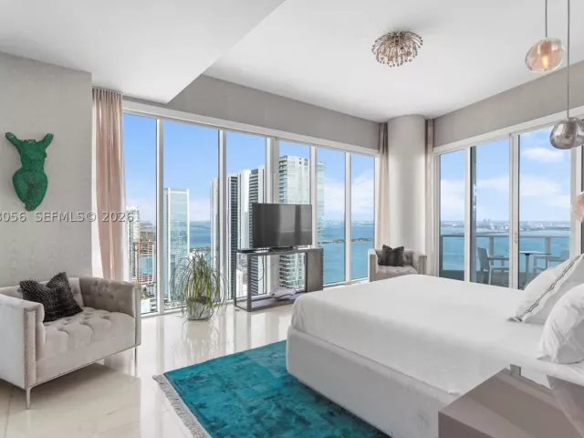 4-bedroom condo for sale in Miami - 2020 N Bayshore Dr PH 4702 - MondialRealty