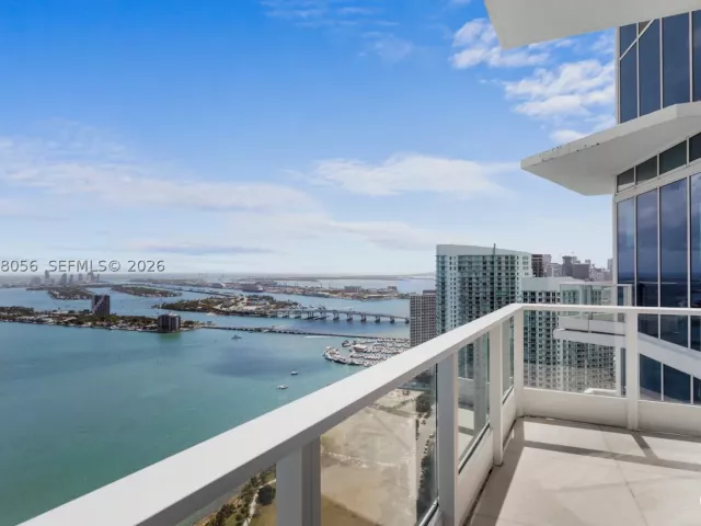 4-bedroom condo for sale in Miami - 2020 N Bayshore Dr PH 4702 - MondialRealty