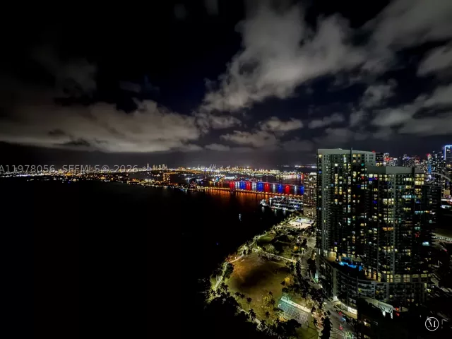 4-bedroom condo for sale in Miami - 2020 N Bayshore Dr PH 4702 - MondialRealty