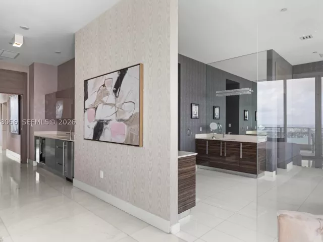 4-bedroom condo for sale in Miami - 2020 N Bayshore Dr PH 4702 - MondialRealty