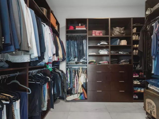 4-bedroom condo for sale in Miami - 2020 N Bayshore Dr PH 4702 - MondialRealty