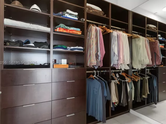 4-bedroom condo for sale in Miami - 2020 N Bayshore Dr PH 4702 - MondialRealty