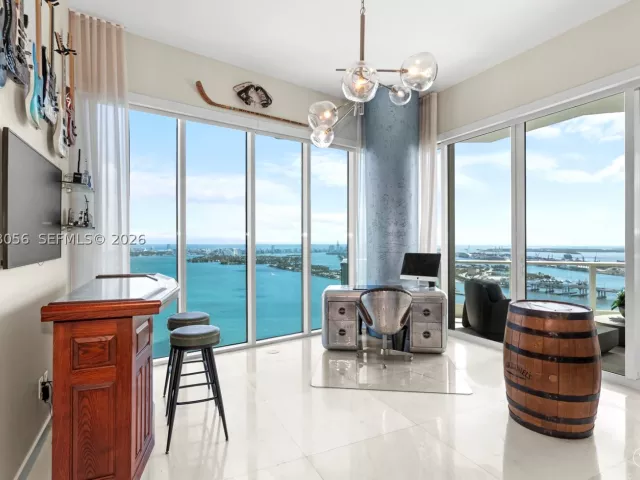 4-bedroom condo for sale in Miami - 2020 N Bayshore Dr PH 4702 - MondialRealty