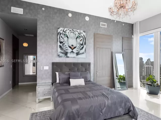 4-bedroom condo for sale in Miami - 2020 N Bayshore Dr PH 4702 - MondialRealty