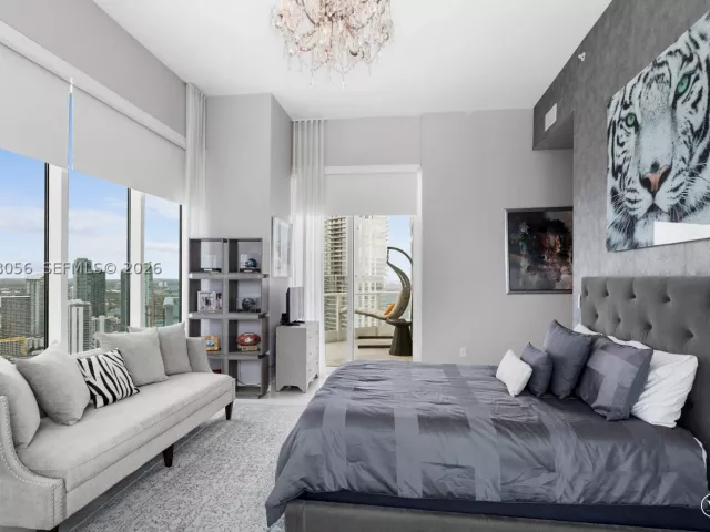 4-bedroom condo for sale in Miami - 2020 N Bayshore Dr PH 4702 - MondialRealty